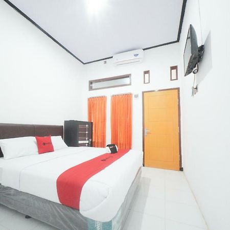 Reddoorz Syariah Near Mall Roxy Banyuwangi 2 Buitenkant foto