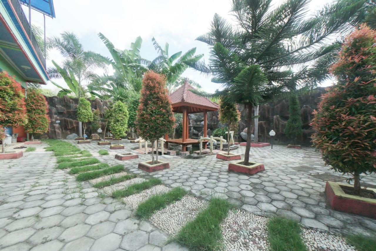 Reddoorz Syariah Near Mall Roxy Banyuwangi 2 Buitenkant foto