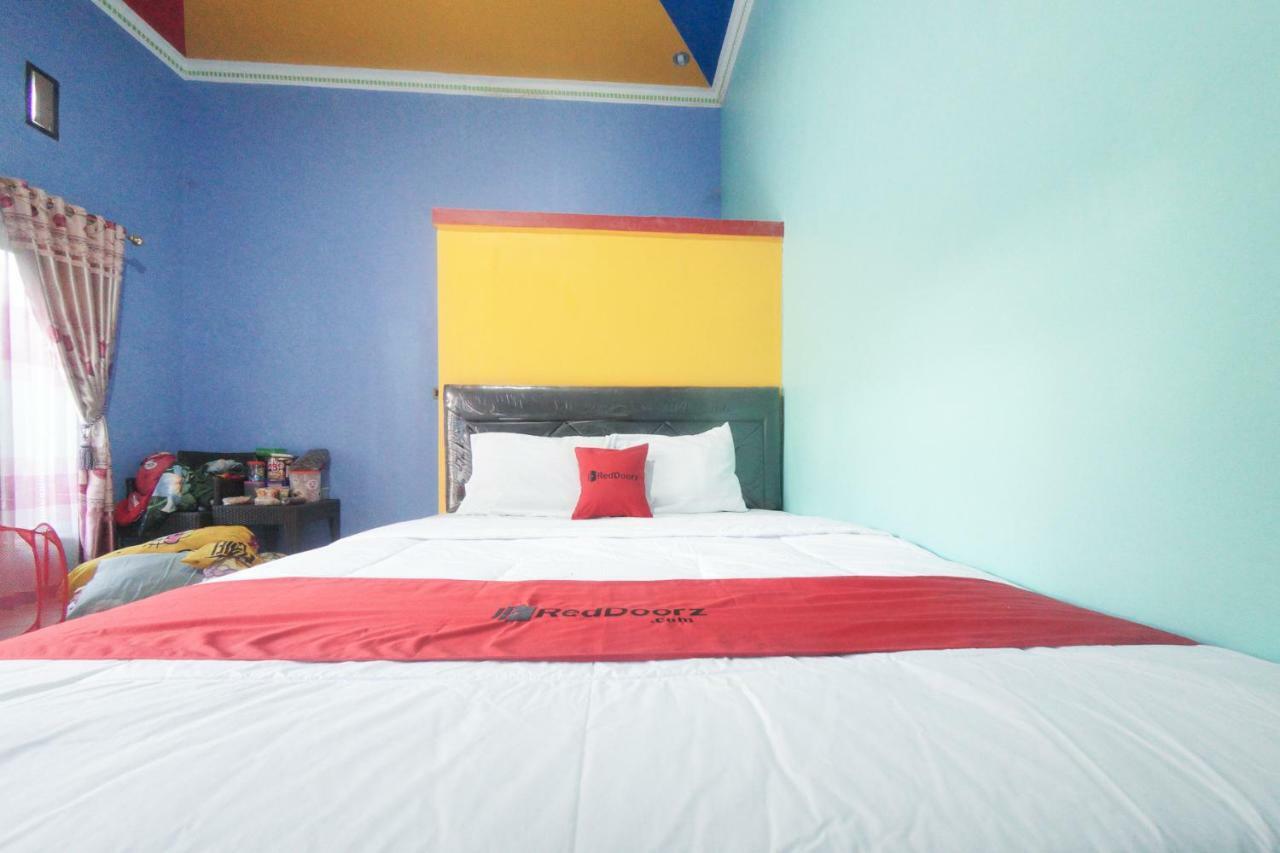 Reddoorz Syariah Near Mall Roxy Banyuwangi 2 Buitenkant foto
