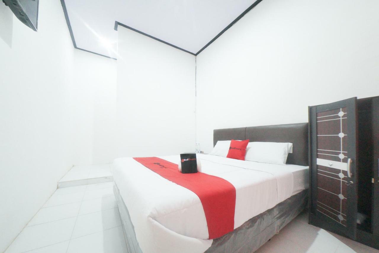 Reddoorz Syariah Near Mall Roxy Banyuwangi 2 Buitenkant foto