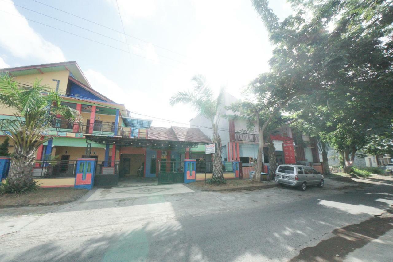 Reddoorz Syariah Near Mall Roxy Banyuwangi 2 Buitenkant foto