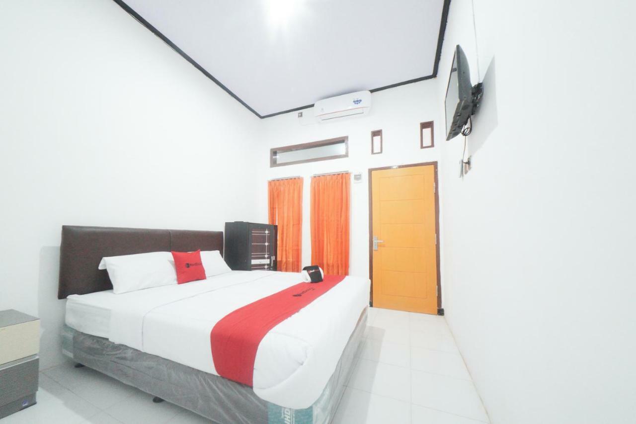 Reddoorz Syariah Near Mall Roxy Banyuwangi 2 Buitenkant foto