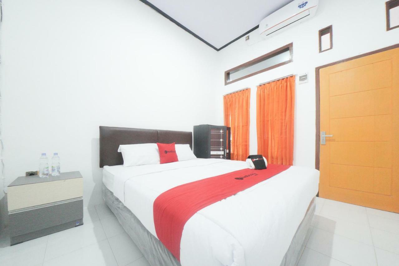 Reddoorz Syariah Near Mall Roxy Banyuwangi 2 Buitenkant foto