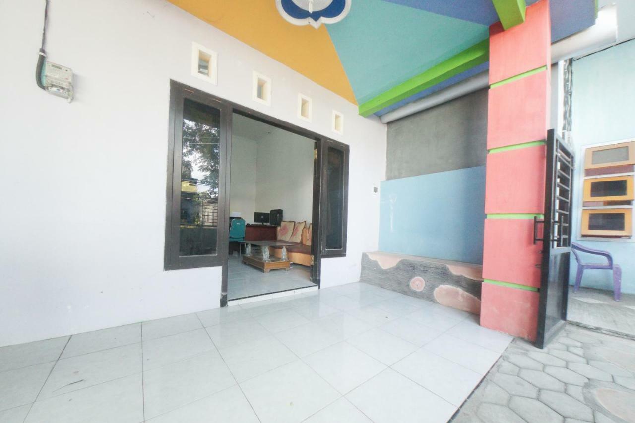Reddoorz Syariah Near Mall Roxy Banyuwangi 2 Buitenkant foto