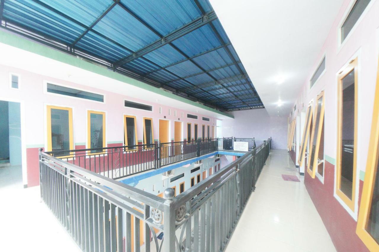 Reddoorz Syariah Near Mall Roxy Banyuwangi 2 Buitenkant foto