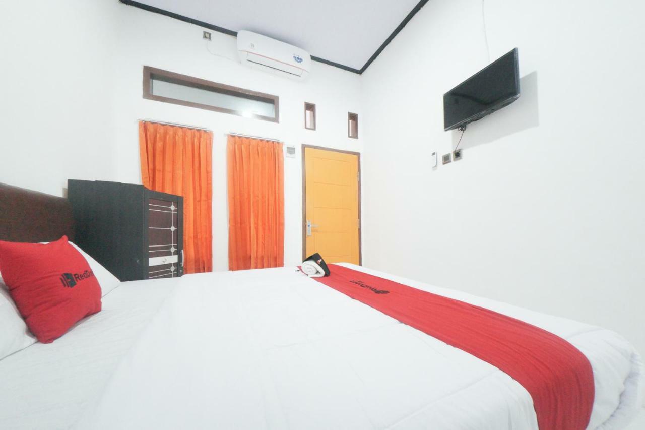 Reddoorz Syariah Near Mall Roxy Banyuwangi 2 Buitenkant foto