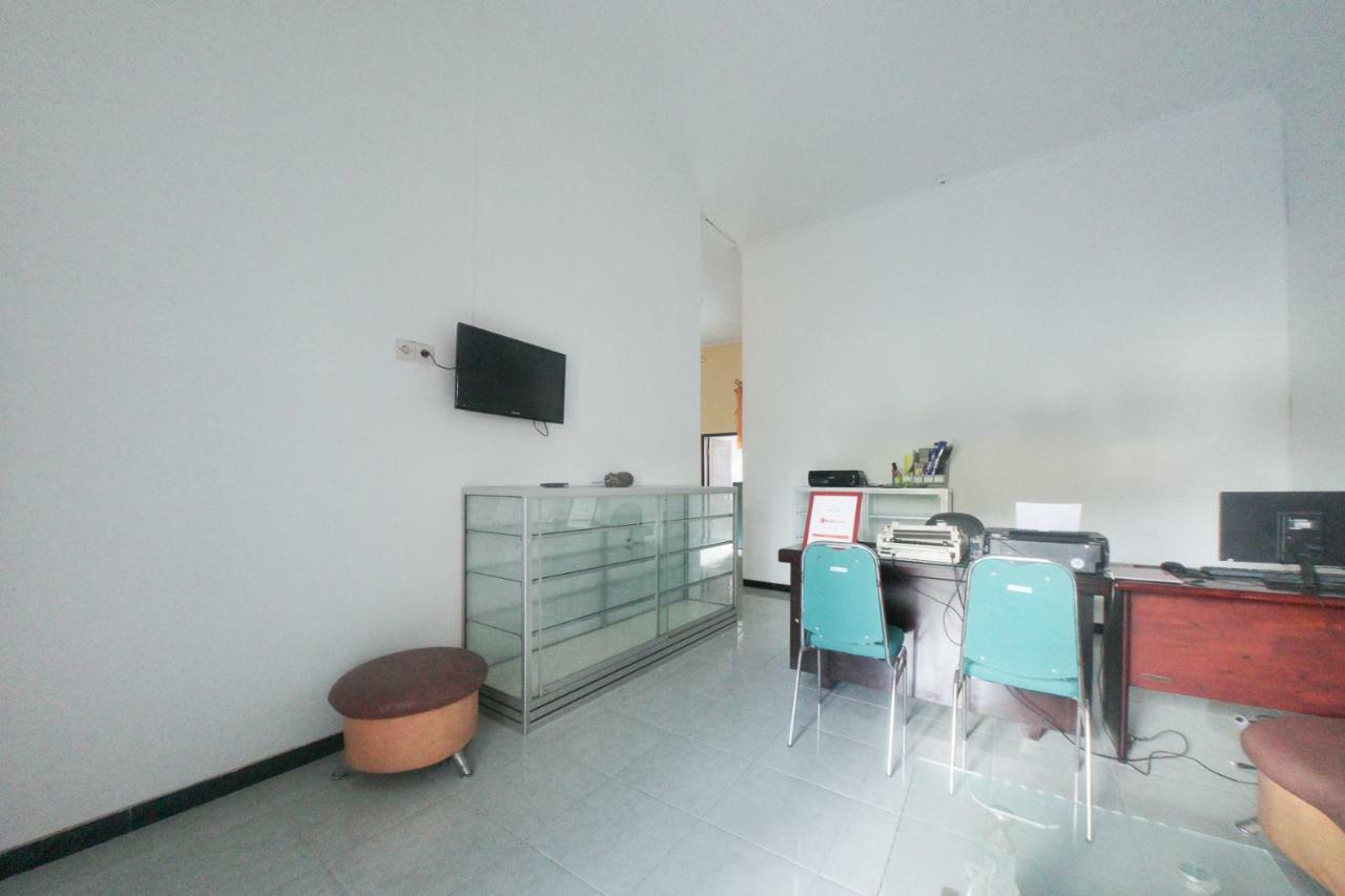 Reddoorz Syariah Near Mall Roxy Banyuwangi 2 Buitenkant foto