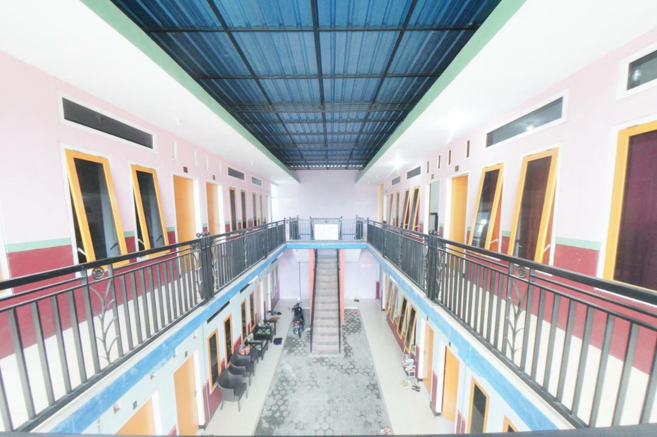 Reddoorz Syariah Near Mall Roxy Banyuwangi 2 Buitenkant foto