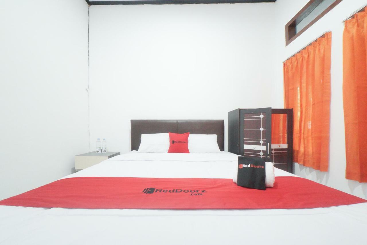 Reddoorz Syariah Near Mall Roxy Banyuwangi 2 Buitenkant foto